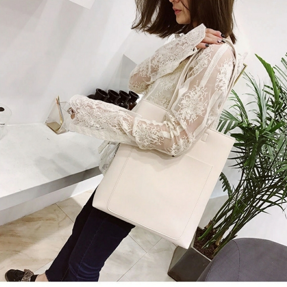 Tote bag With matching pompom key chain - Picture 7 of 9